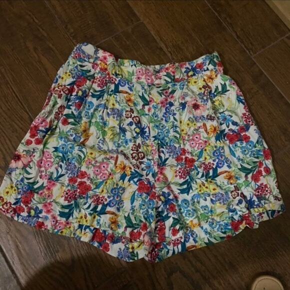High Waist Floral Shorts - Picture 2 of 4